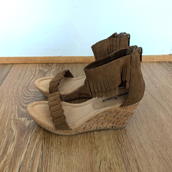 Minnetonka Nikki Suede Fringe Cork Wedge Sandals in Tan Size 7 - Picture 2 of 8